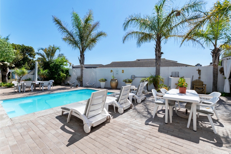 8 Bedroom Property for Sale in Country Club Western Cape